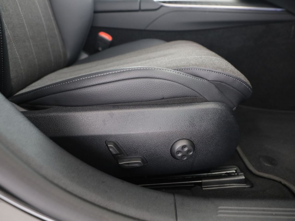 Mercedes-Benz E 200 Avantgarde - foto 13