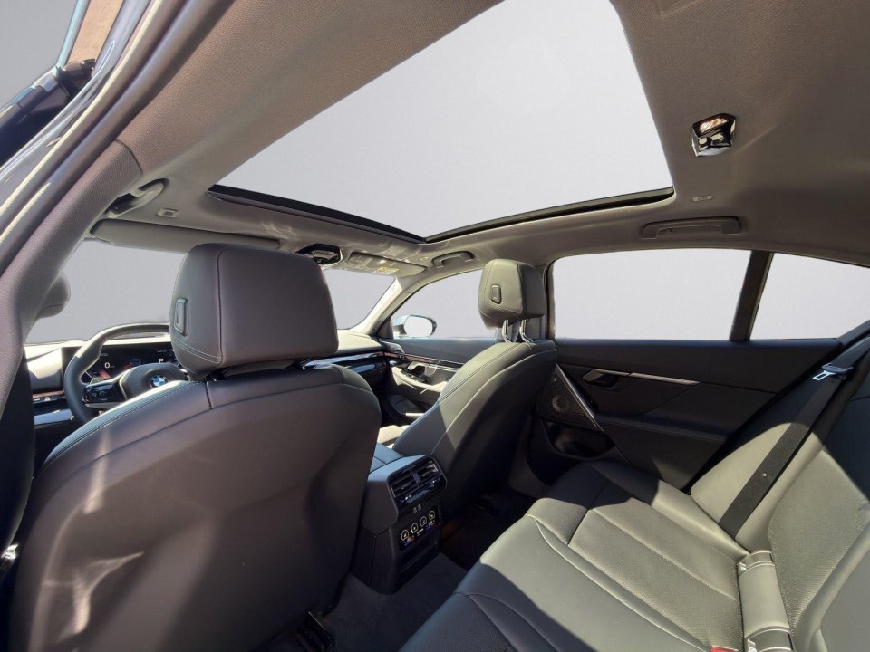 BMW Seria 5 520i Limousine - foto 9