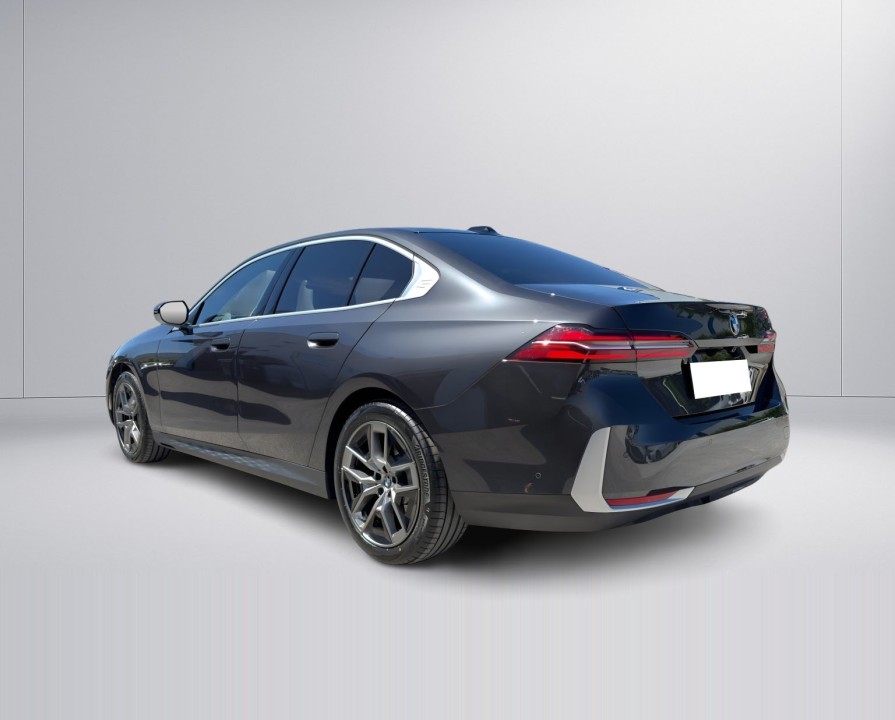 BMW Seria 5 520i Limousine (4)