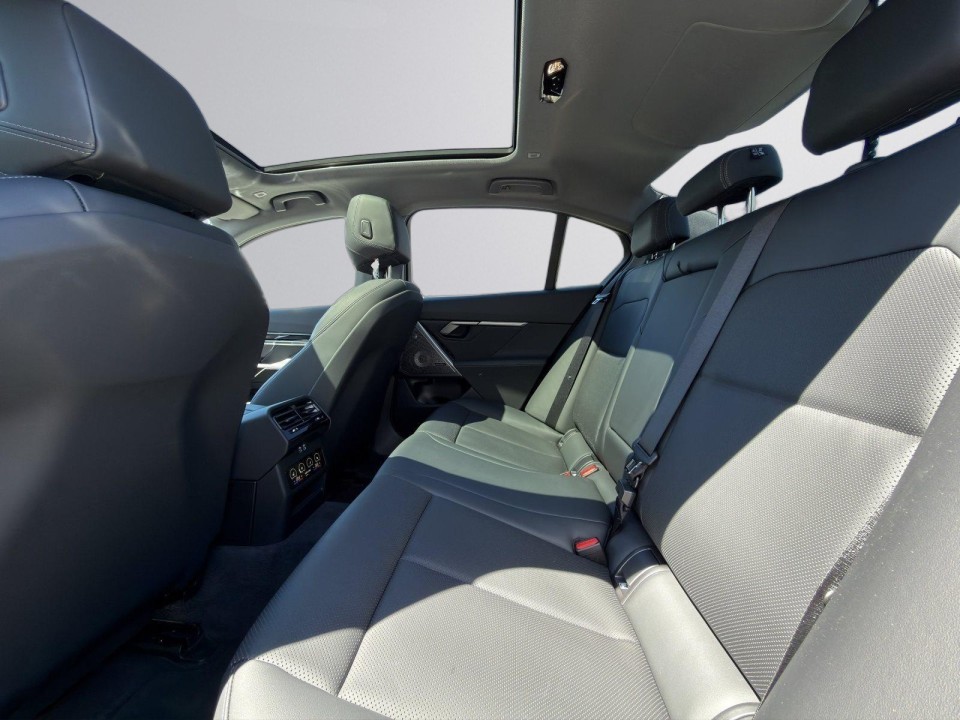 BMW Seria 5 520i Limousine - foto 10