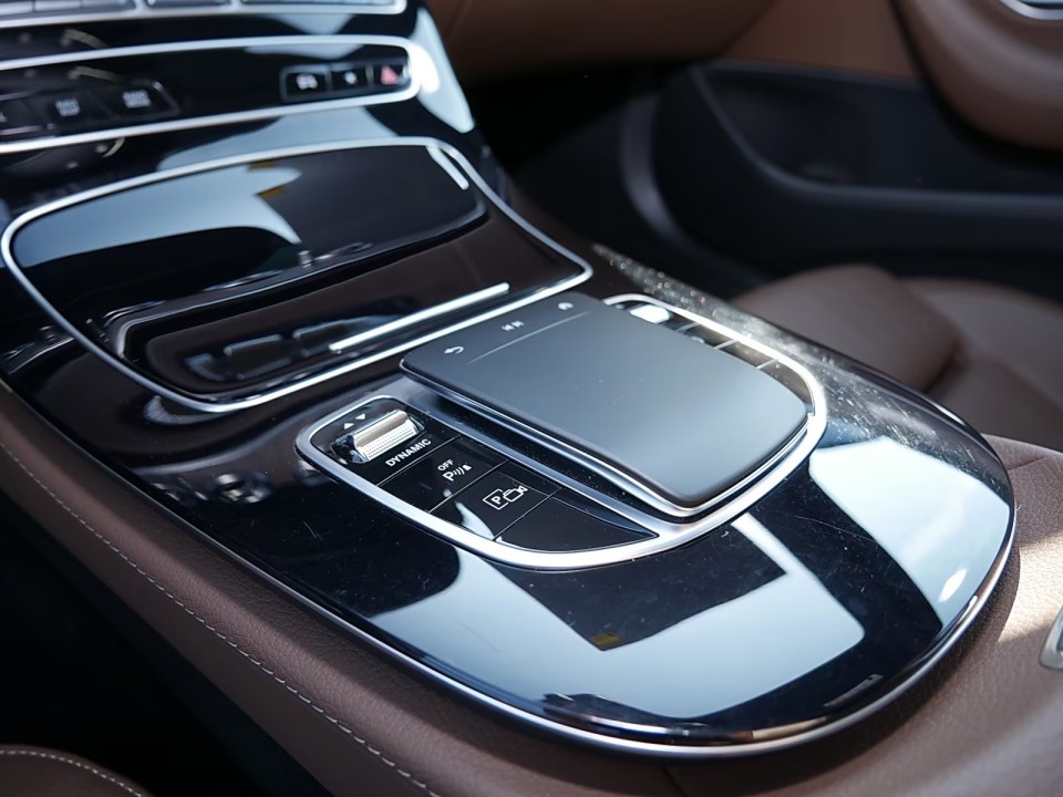Mercedes-Benz E 300e AMG Line - foto 7