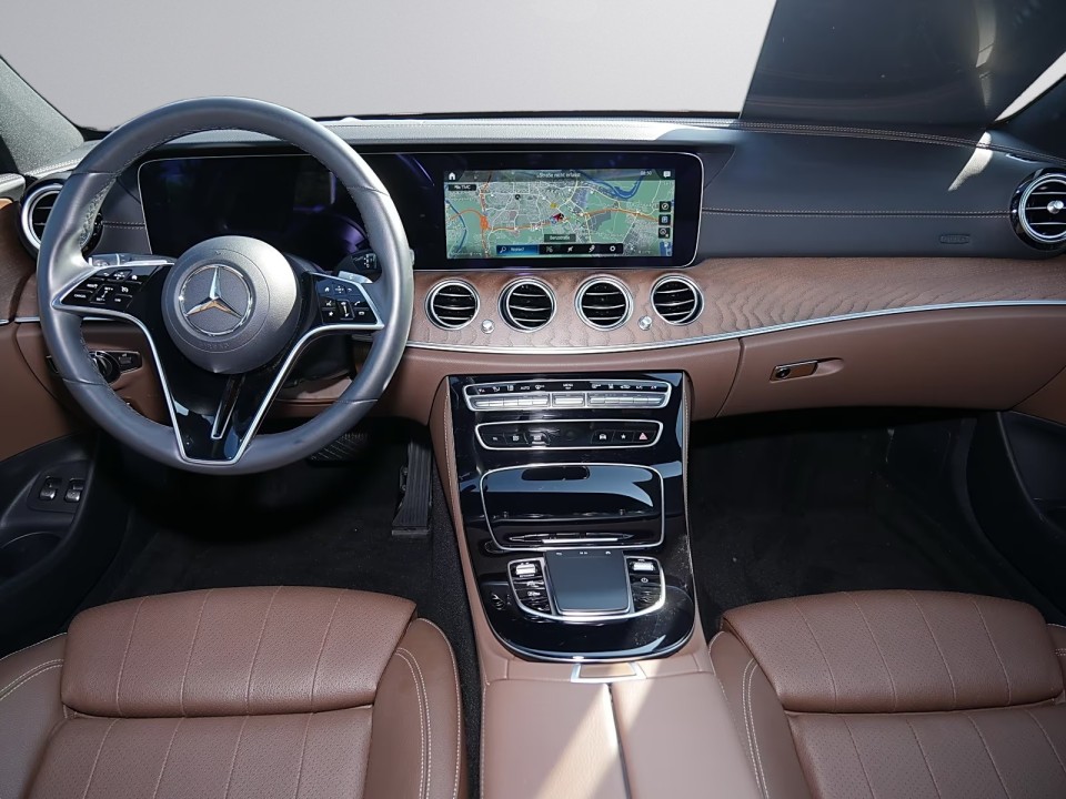 Mercedes-Benz E 300e AMG Line (4)