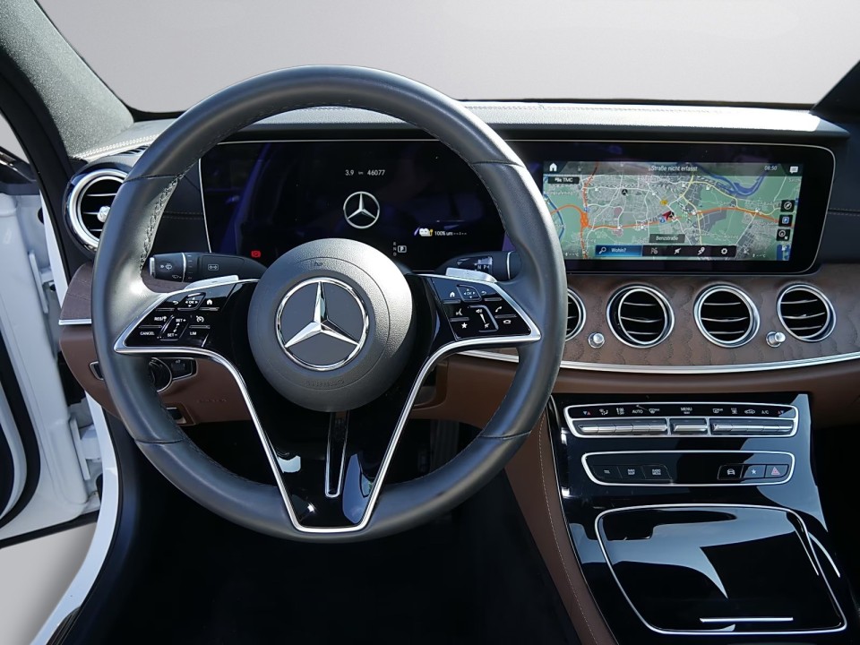 Mercedes-Benz E 300e AMG Line (3)