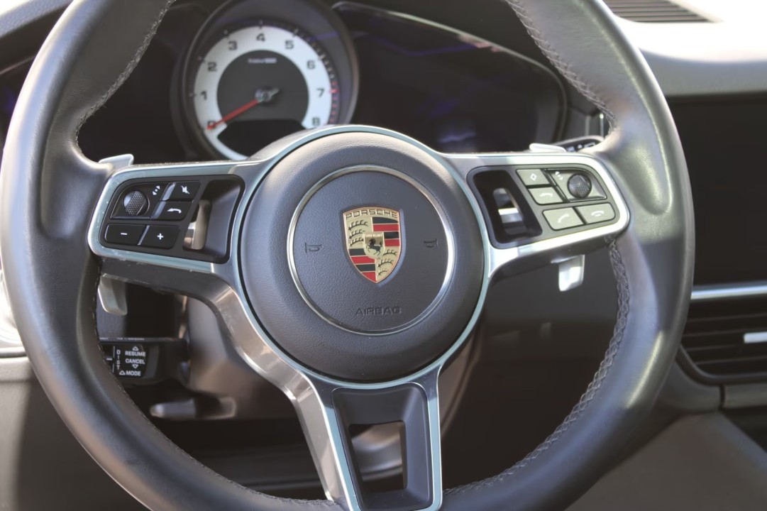 Porsche Cayenne - foto 12