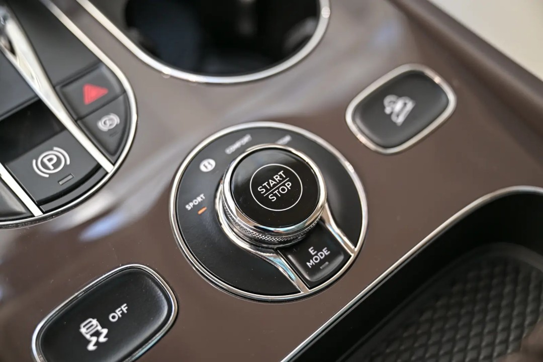 Bentley Bentayga Atelier Edition V6 Hybrid - foto 16