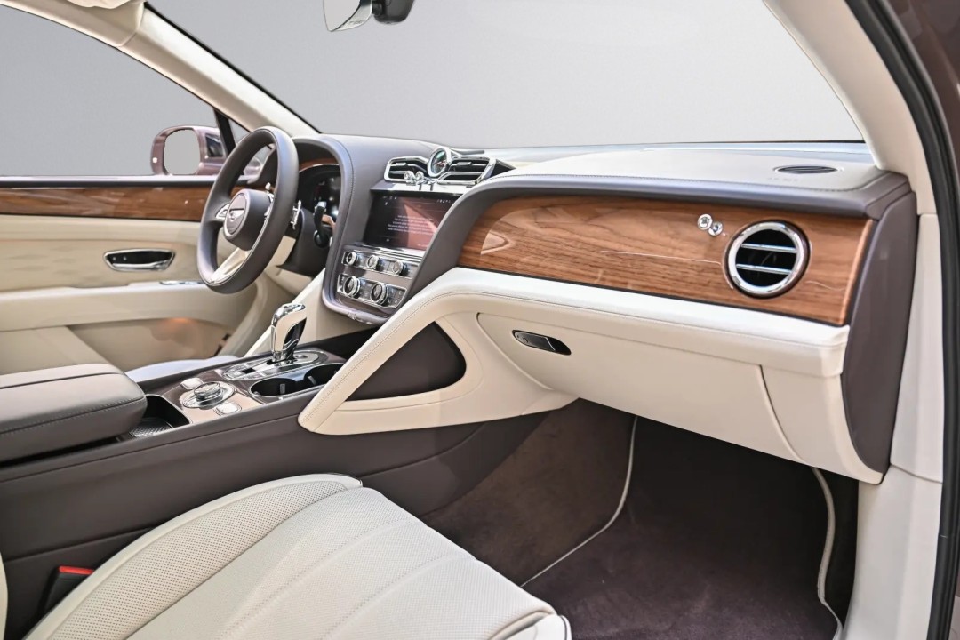 Bentley Bentayga Atelier Edition V6 Hybrid - foto 9