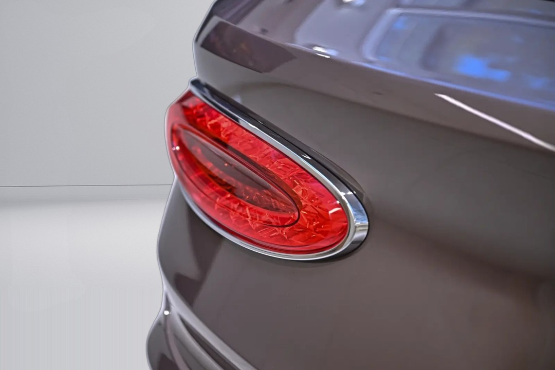 Bentley Bentayga Atelier Edition V6 Hybrid - foto 39