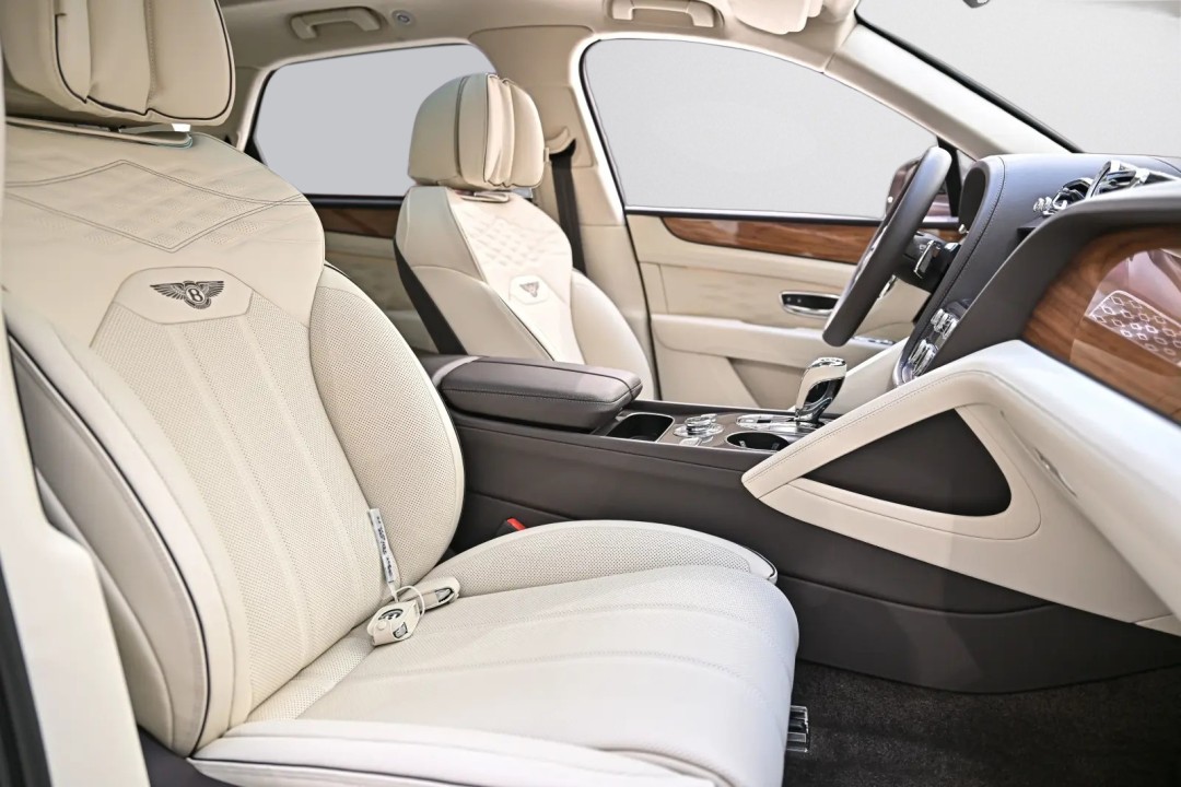 Bentley Bentayga Atelier Edition V6 Hybrid - foto 10