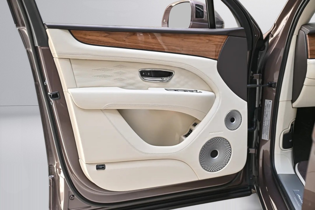 Bentley Bentayga Atelier Edition V6 Hybrid - foto 28