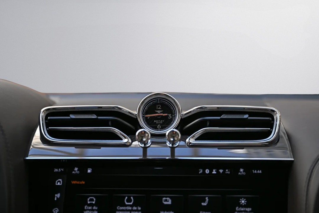 Bentley Bentayga Atelier Edition V6 Hybrid - foto 19