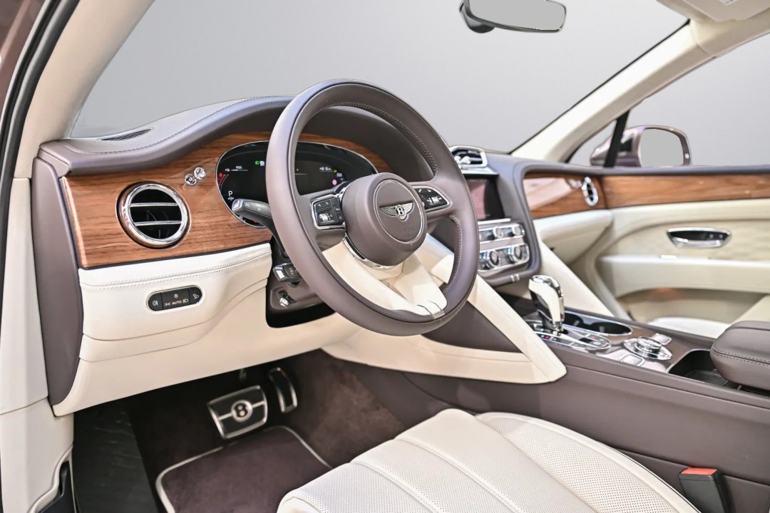 Bentley Bentayga Atelier Edition V6 Hybrid - foto 7