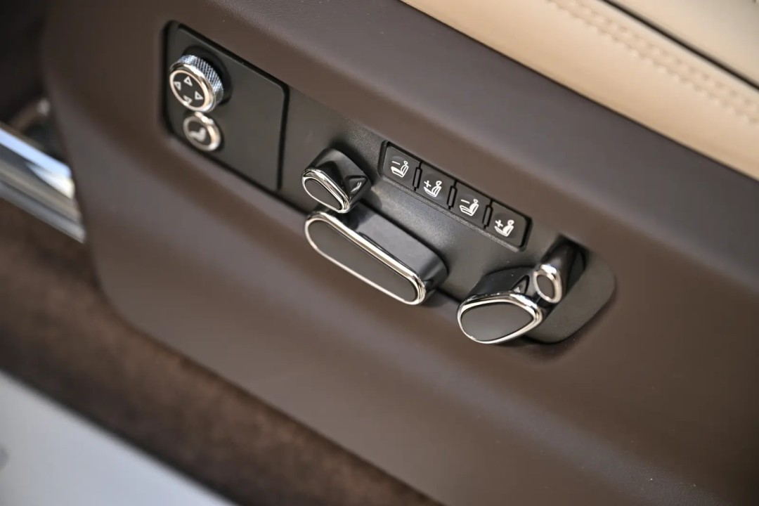 Bentley Bentayga Atelier Edition V6 Hybrid - foto 32