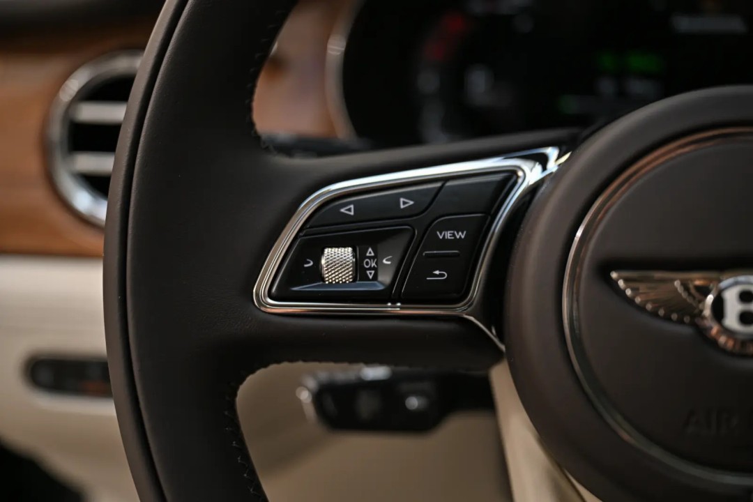 Bentley Bentayga Atelier Edition V6 Hybrid - foto 12