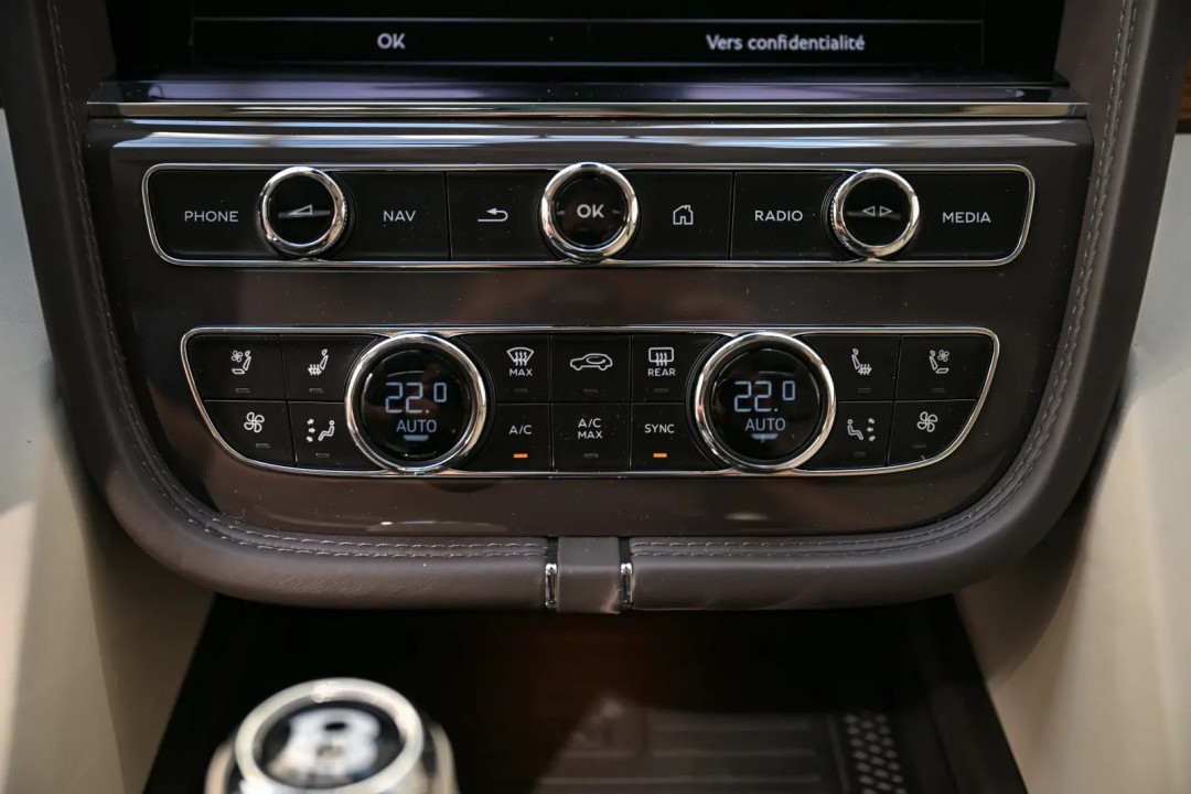 Bentley Bentayga Atelier Edition V6 Hybrid - foto 17