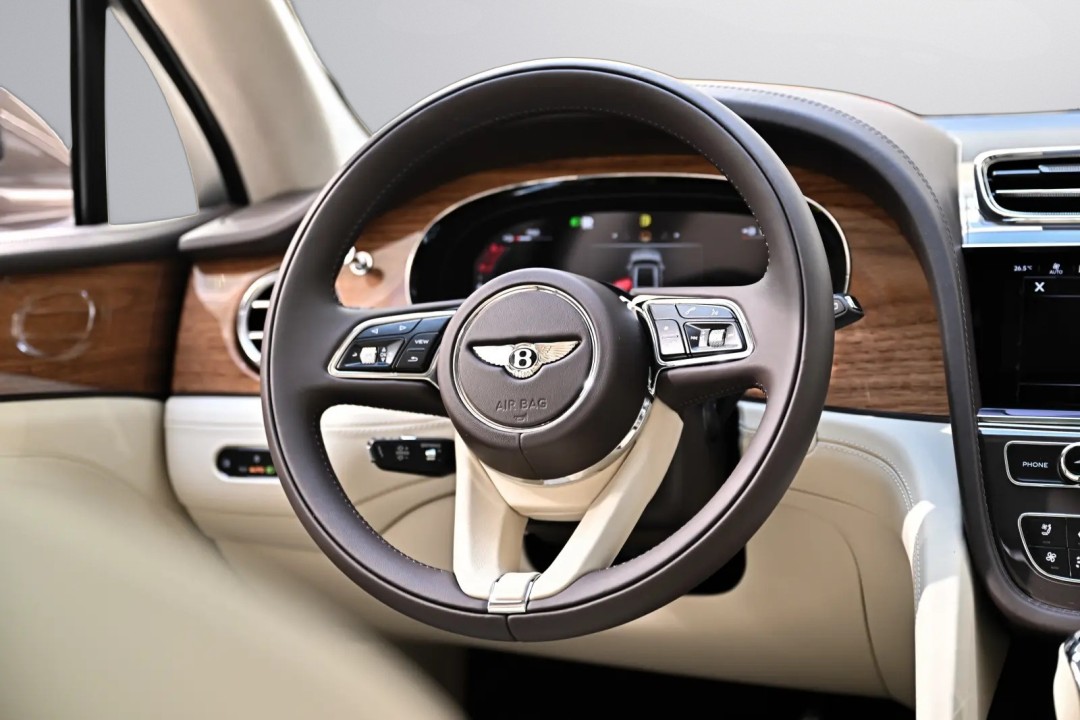 Bentley Bentayga Atelier Edition V6 Hybrid - foto 6