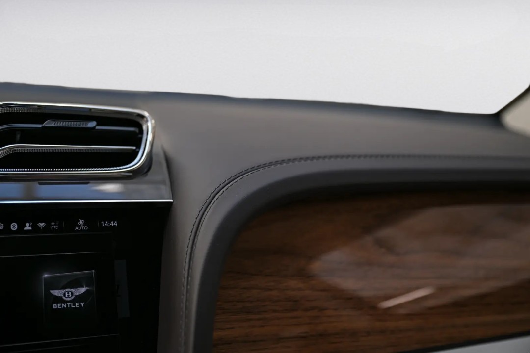 Bentley Bentayga Atelier Edition V6 Hybrid - foto 21