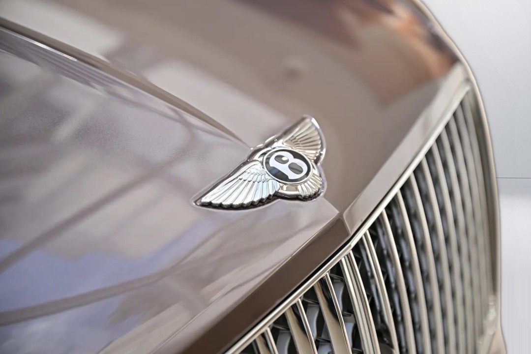 Bentley Bentayga Atelier Edition V6 Hybrid - foto 36