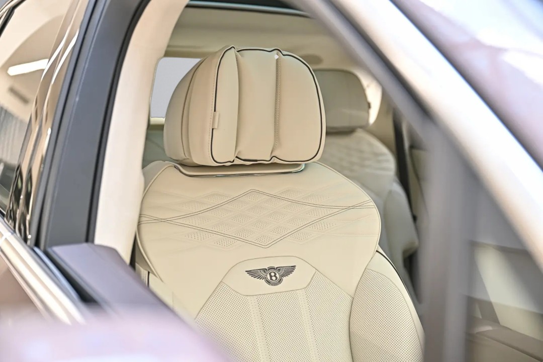 Bentley Bentayga Atelier Edition V6 Hybrid - foto 24