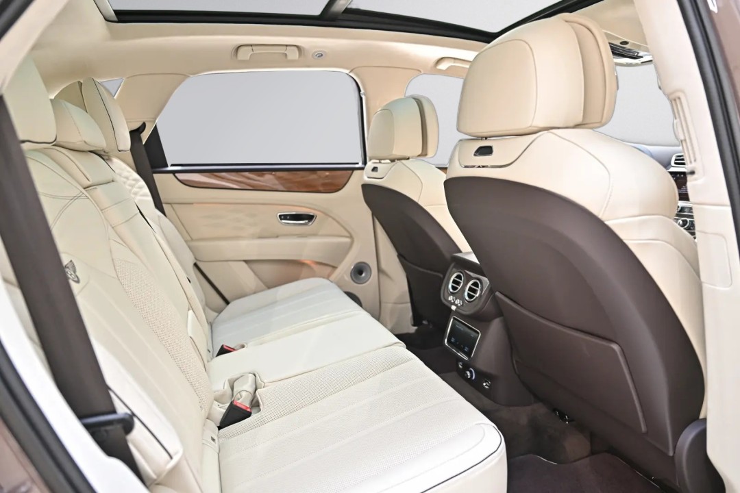 Bentley Bentayga Atelier Edition V6 Hybrid - foto 25