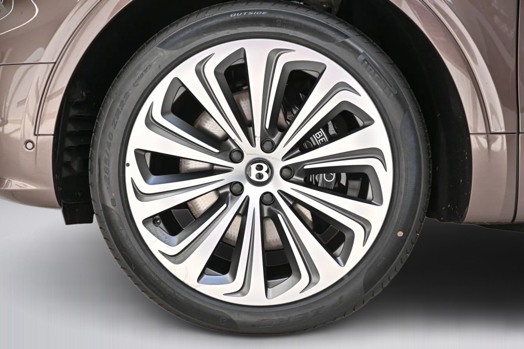 Bentley Bentayga Atelier Edition V6 Hybrid - foto 41