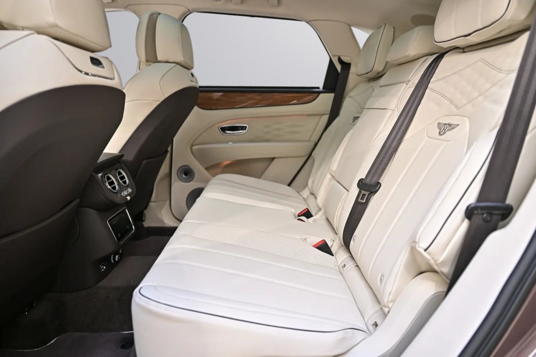 Bentley Bentayga Atelier Edition V6 Hybrid - foto 26