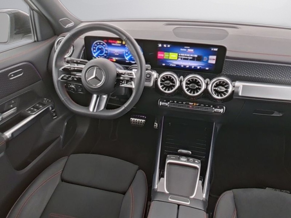 Mercedes-Benz EQB (5)