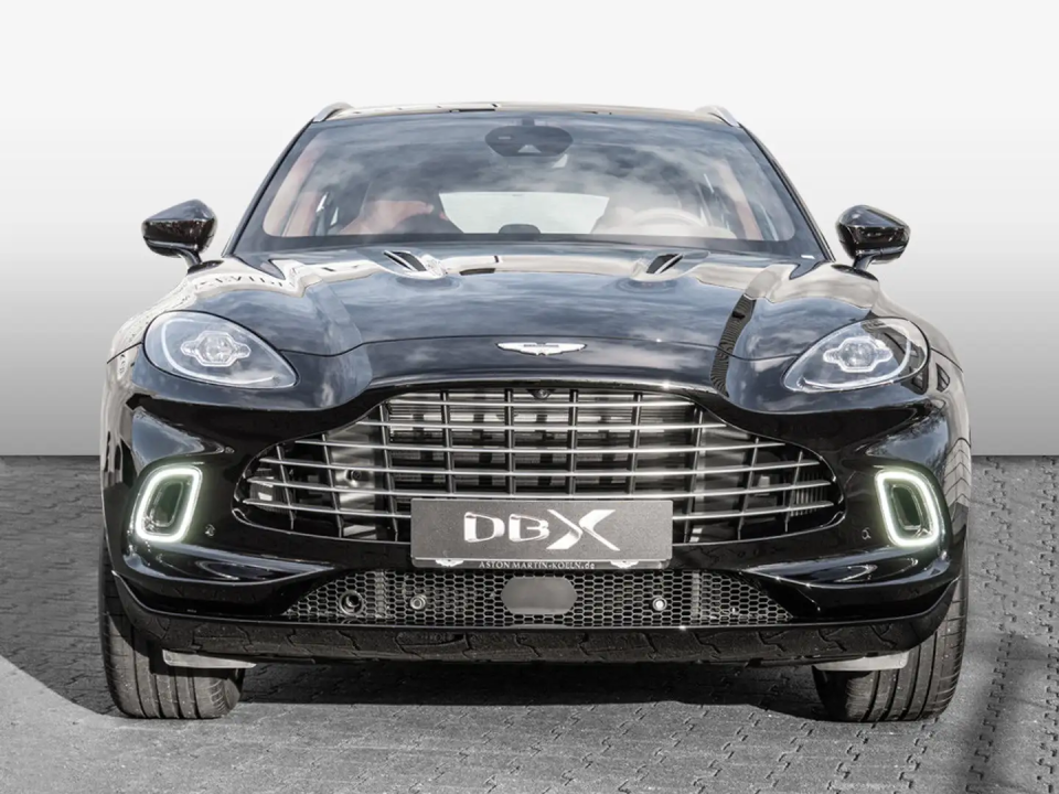 Aston Martin DBX (3)