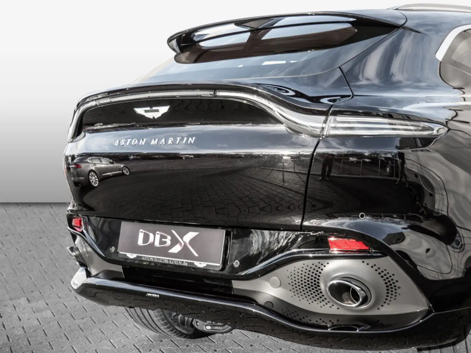 Aston Martin DBX (4)