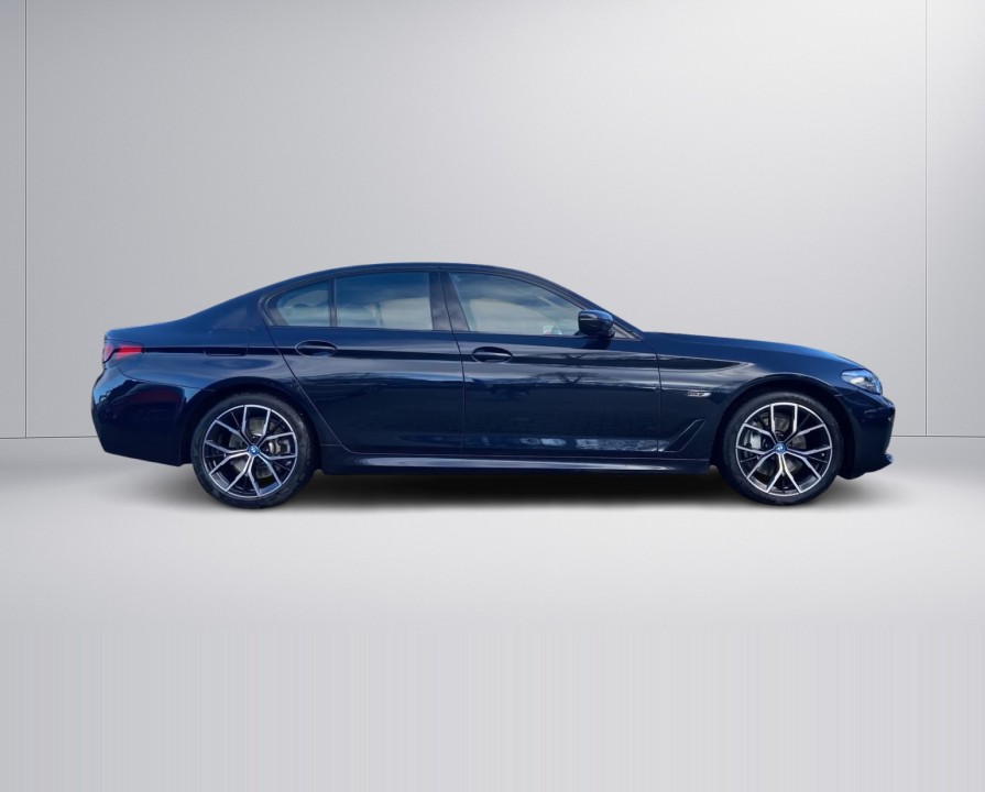 BMW Seria 5 545e xDrive M-Sport (2)