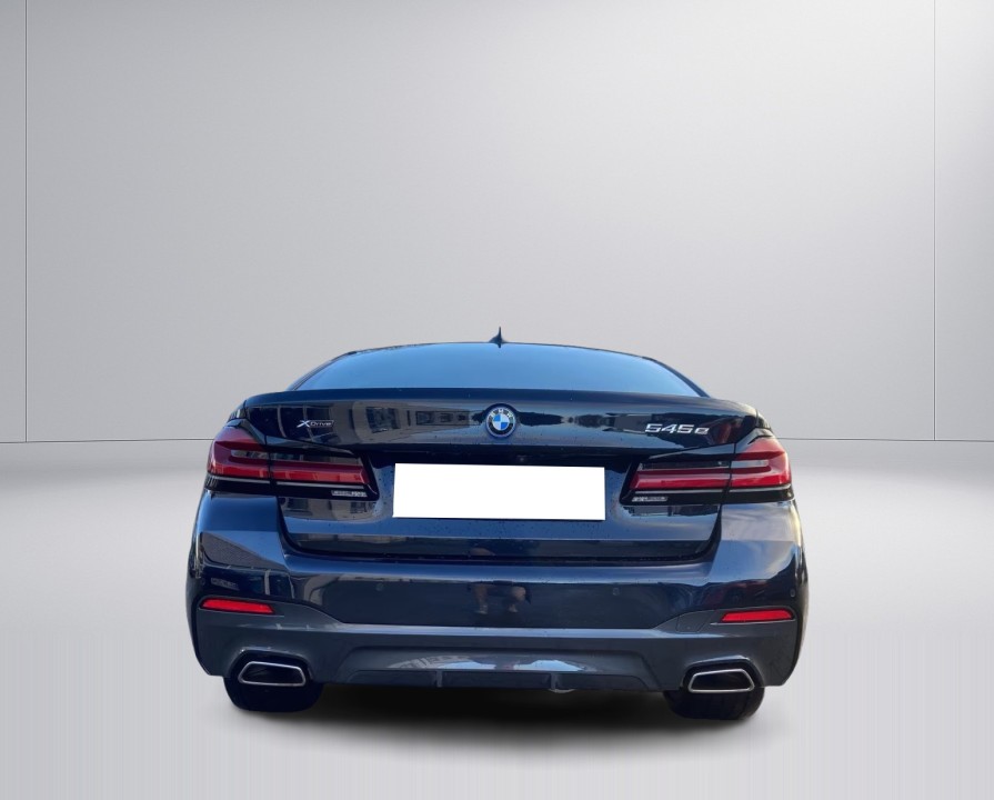 BMW Seria 5 545e xDrive M-Sport (4)