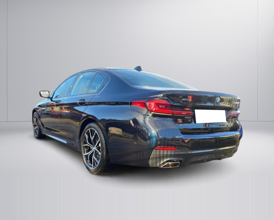 BMW Seria 5 545e xDrive M-Sport (5)