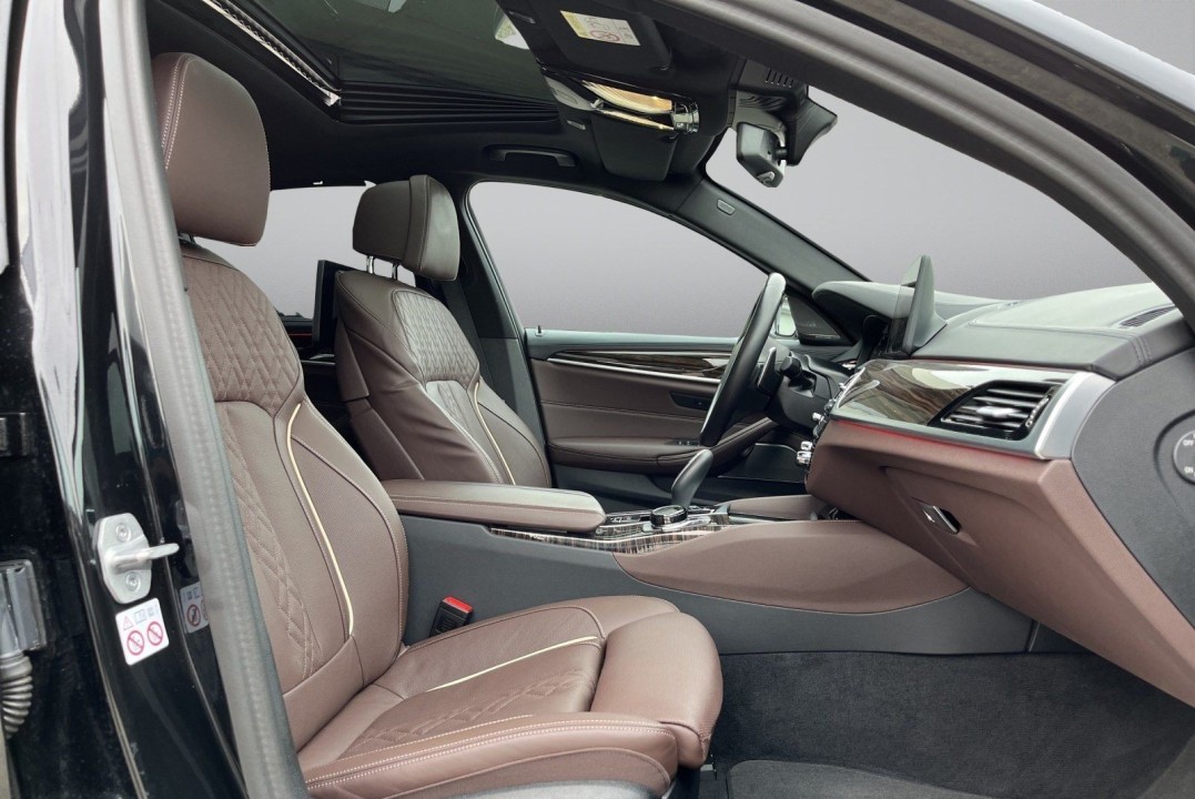 BMW Seria 5 545e xDrive Limousine - foto 9