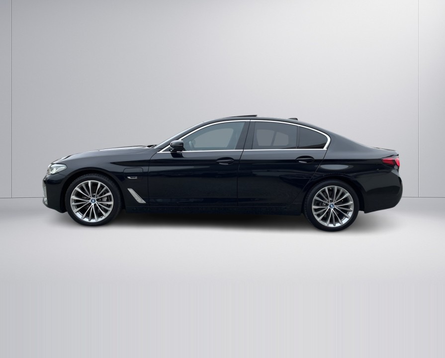 BMW Seria 5 545e xDrive Limousine (5)