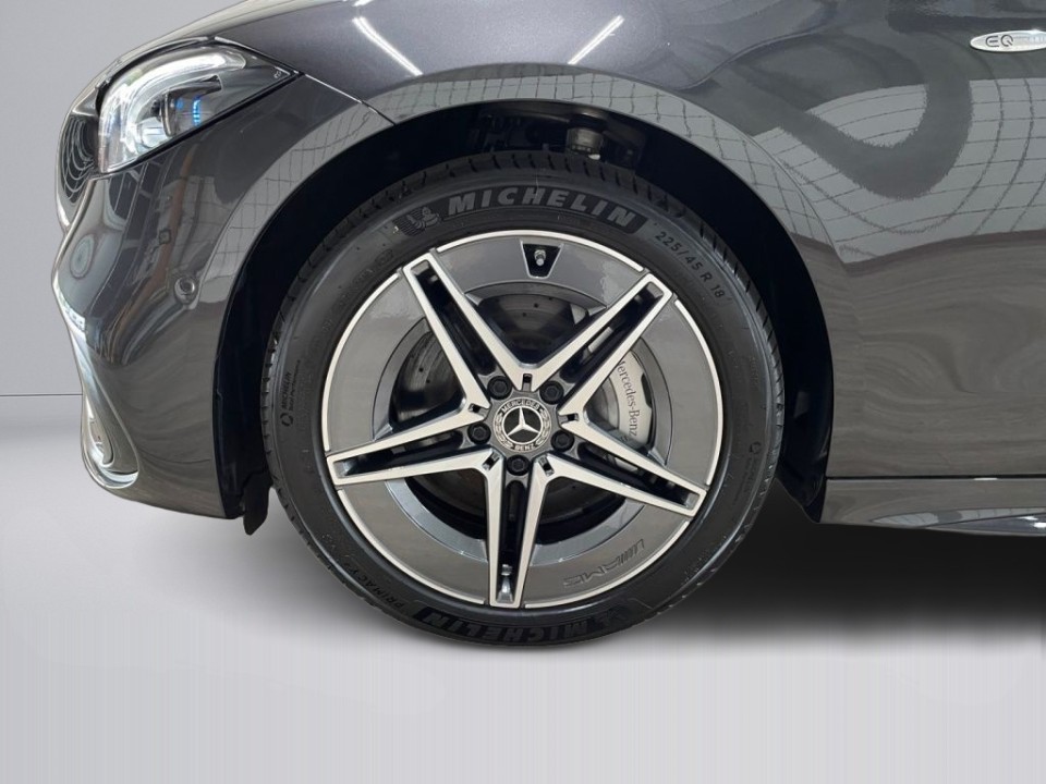 Mercedes-Benz C 300e 4MATIC AMG - foto 17