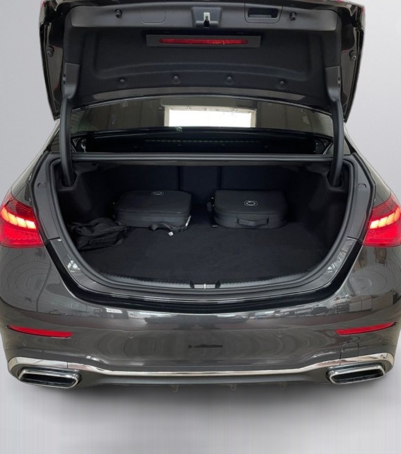 Mercedes-Benz C 300e 4MATIC AMG - foto 16