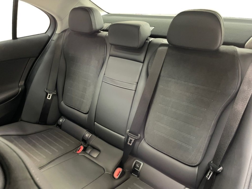 Mercedes-Benz C 300e 4MATIC AMG - foto 7