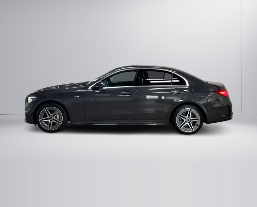 Mercedes-Benz C 300e 4MATIC AMG (3)