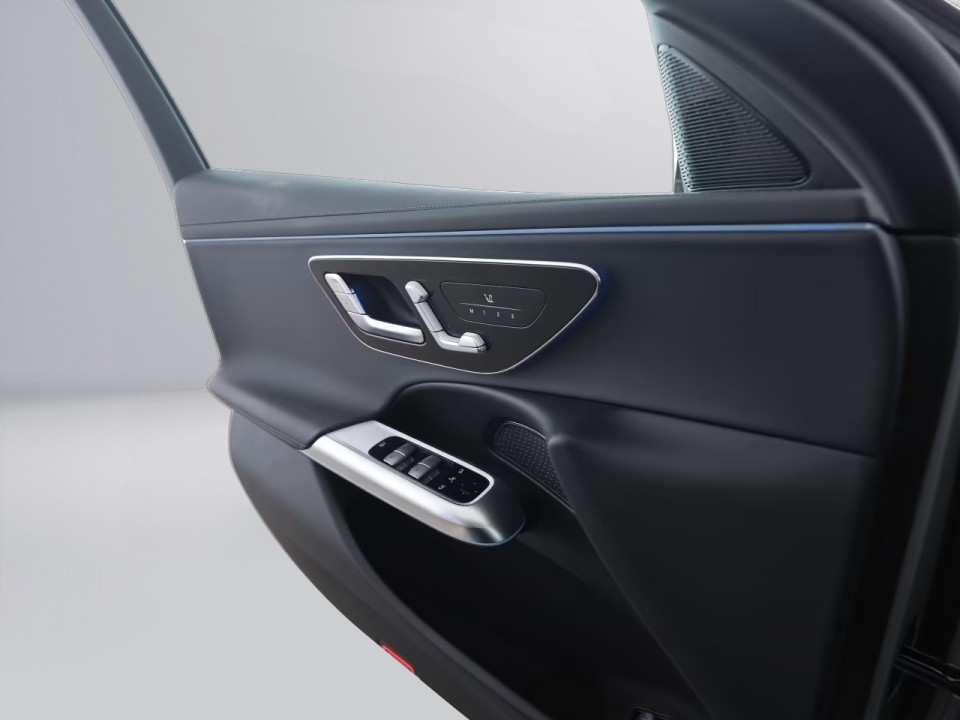 Mercedes-Benz E 400e 4MATIC AMG - foto 17
