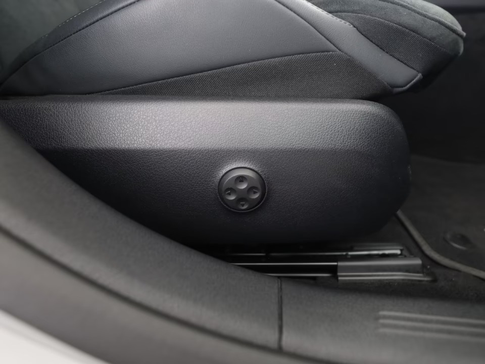 Mercedes-Benz E 400e 4MATIC AMG - foto 19
