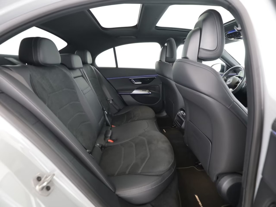 Mercedes-Benz E 400e 4MATIC AMG - foto 14