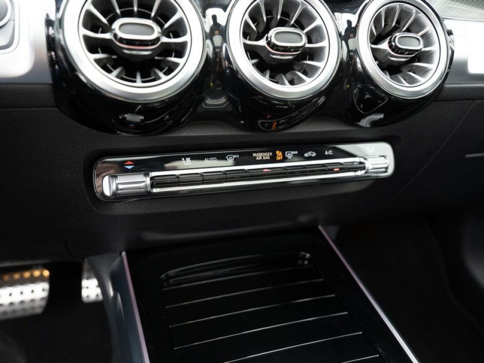 Mercedes-Benz GLB 220 4MATIC AMG - foto 10