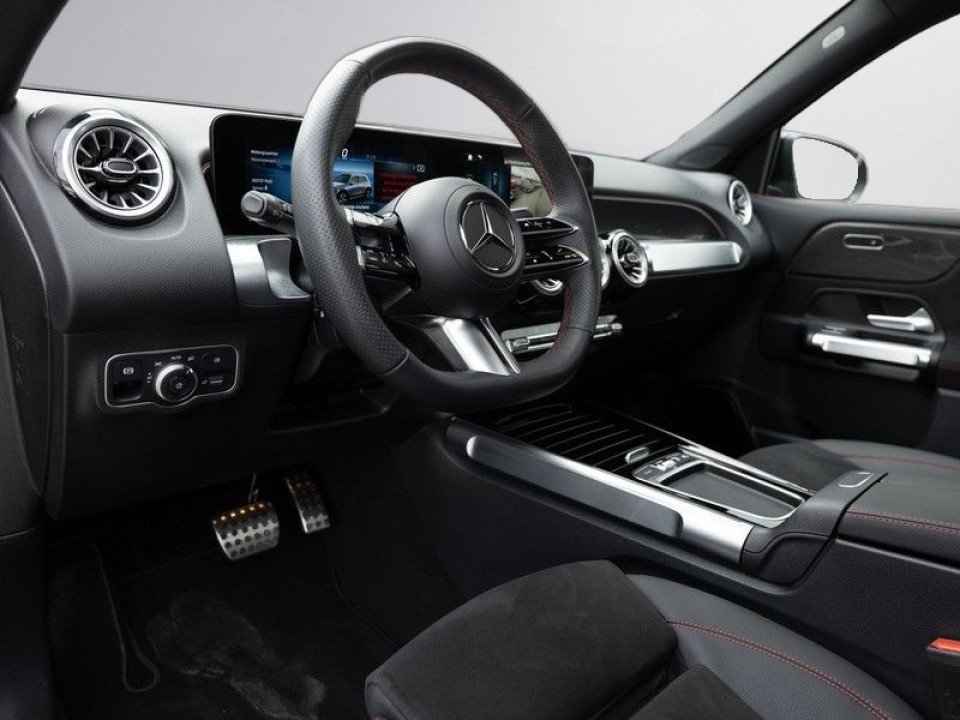 Mercedes-Benz GLB 220 4MATIC AMG (3)