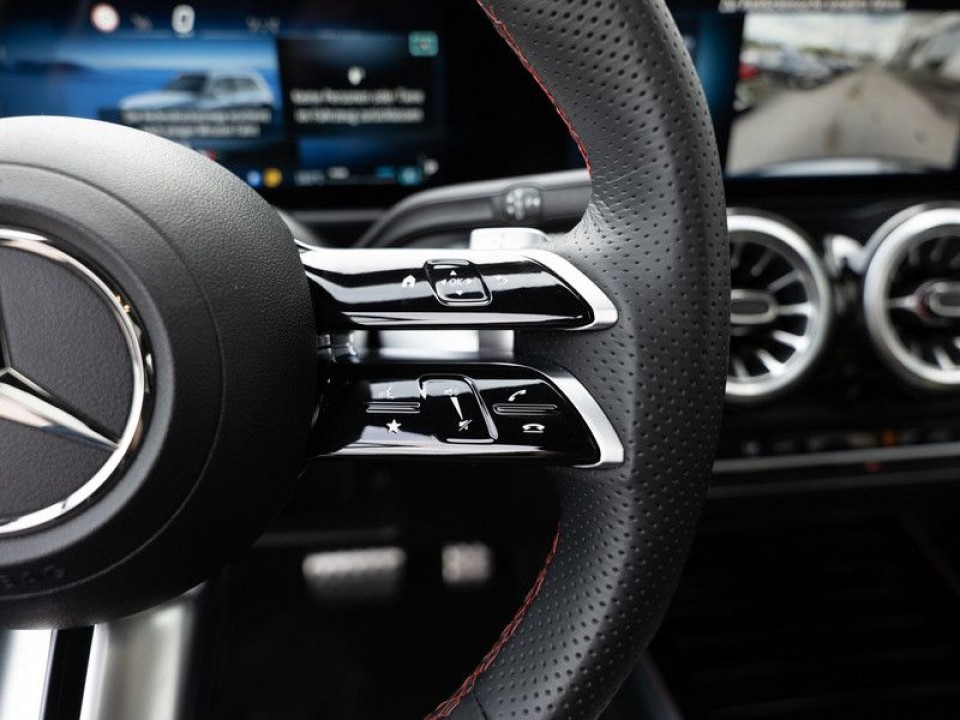 Mercedes-Benz GLB 220 4MATIC AMG - foto 8