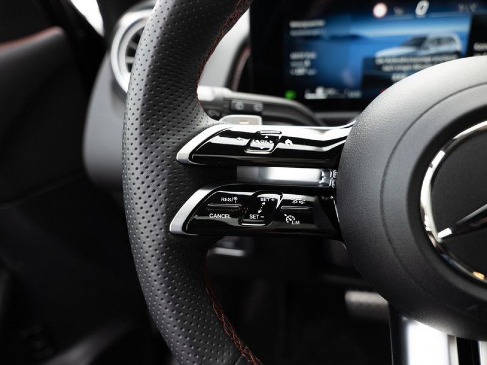 Mercedes-Benz GLB 220 4MATIC AMG - foto 7