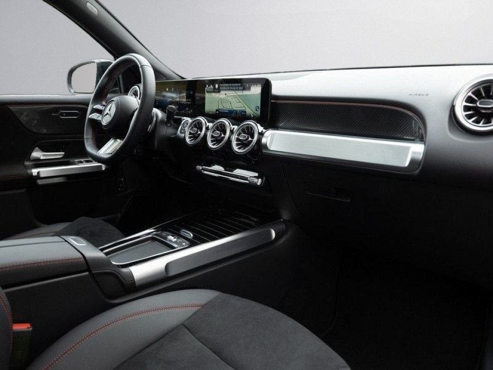Mercedes-Benz GLB 220 4MATIC AMG (5)
