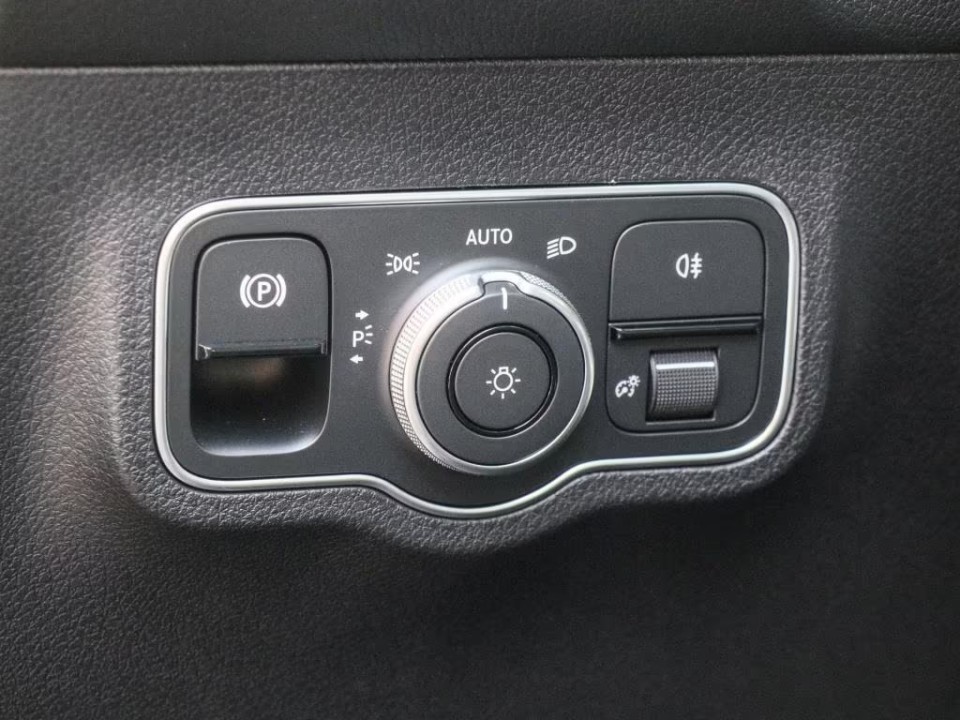 Mercedes-Benz GLB 220 4MATIC AMG - foto 10