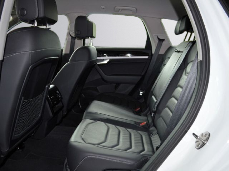 Volkswagen Touareg 3,0 V6 DSG 4Motion - foto 7