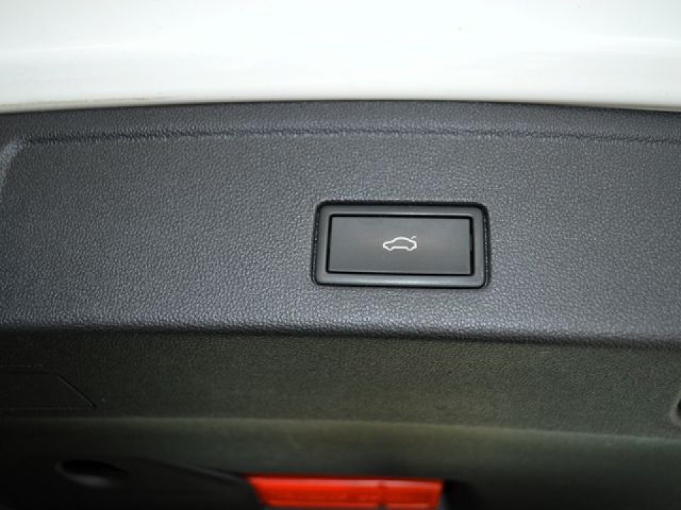 Volkswagen Touareg 3,0 V6 DSG 4Motion - foto 14