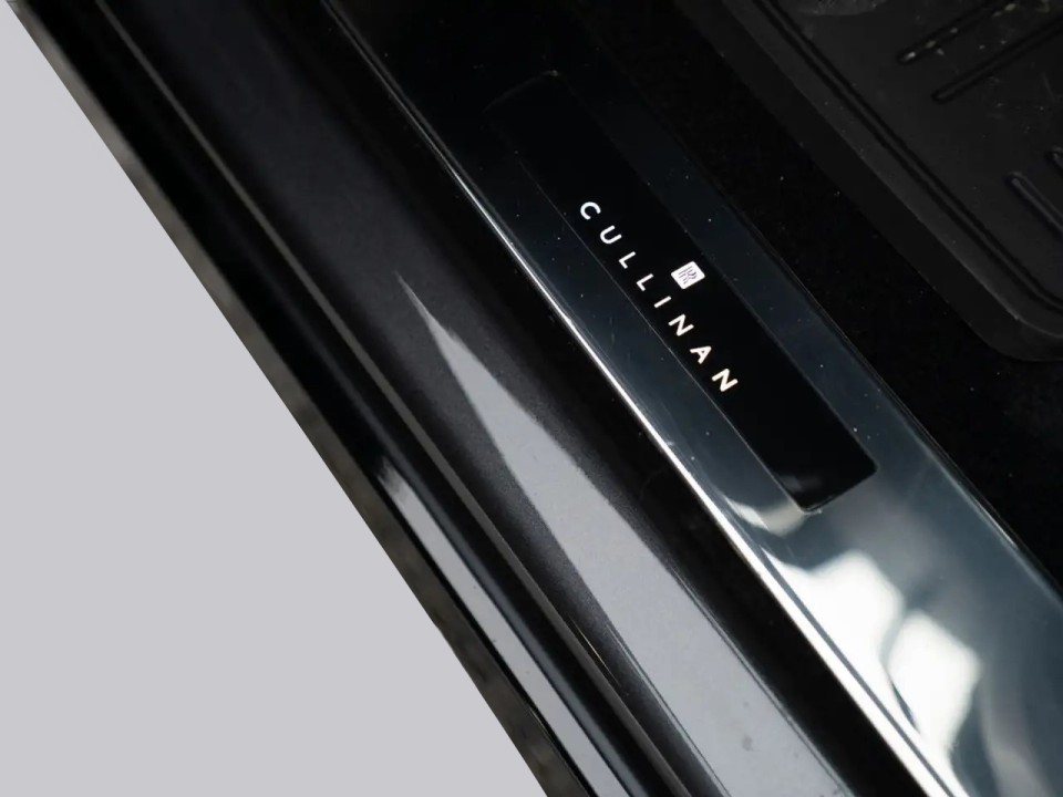 Rolls-Royce Cullinan - foto 22