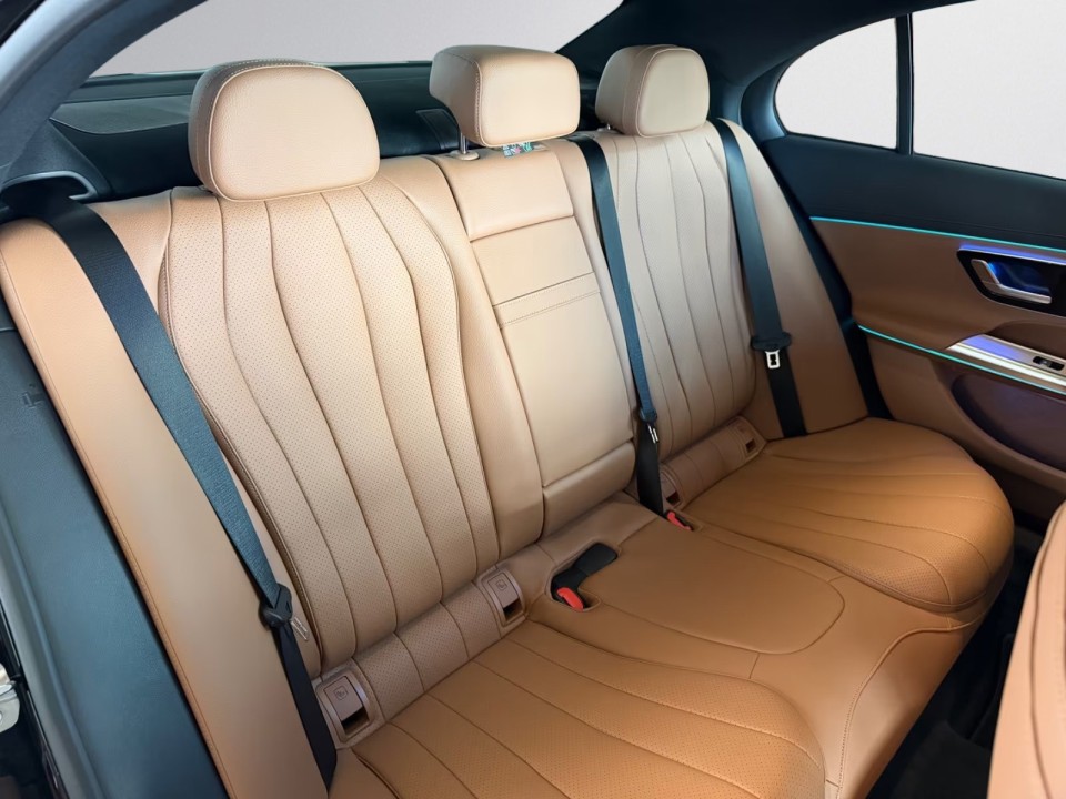 Mercedes-Benz E 220d 4MATIC AMG - foto 20